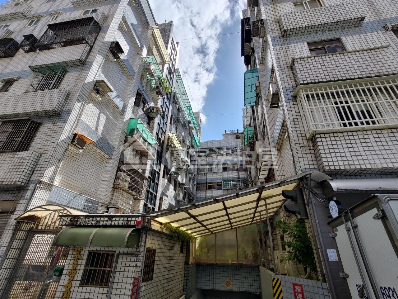 Uhomes