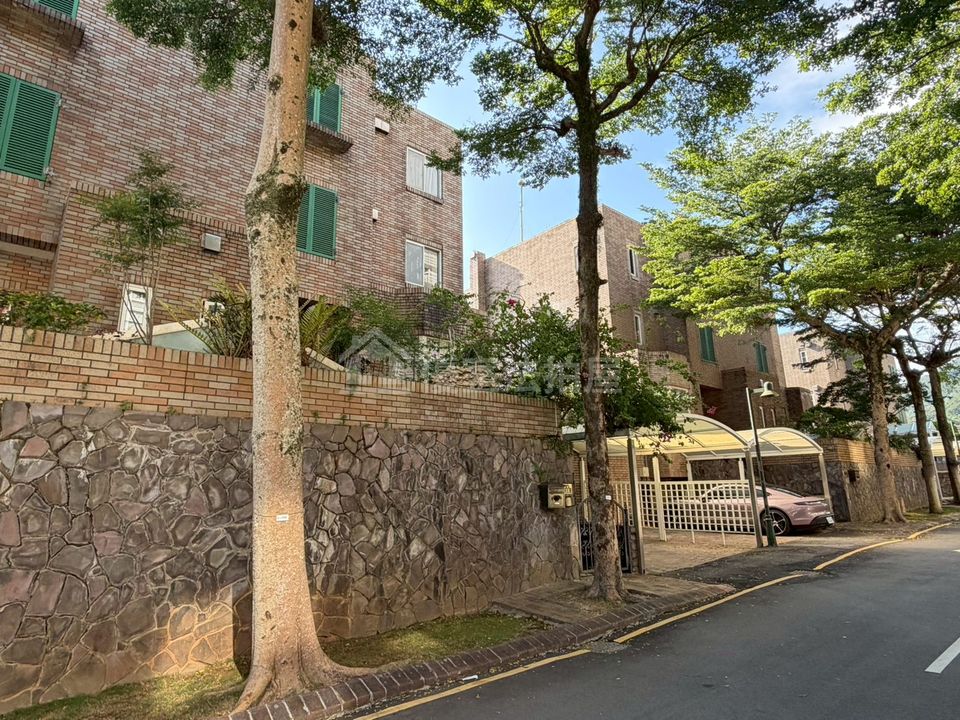 Uhomes